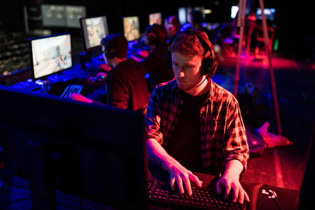 Dota 2 -turnaus Esports World Cupissa 2026: Tiukka taistelu mestaruudesta alkanut Pariisissa