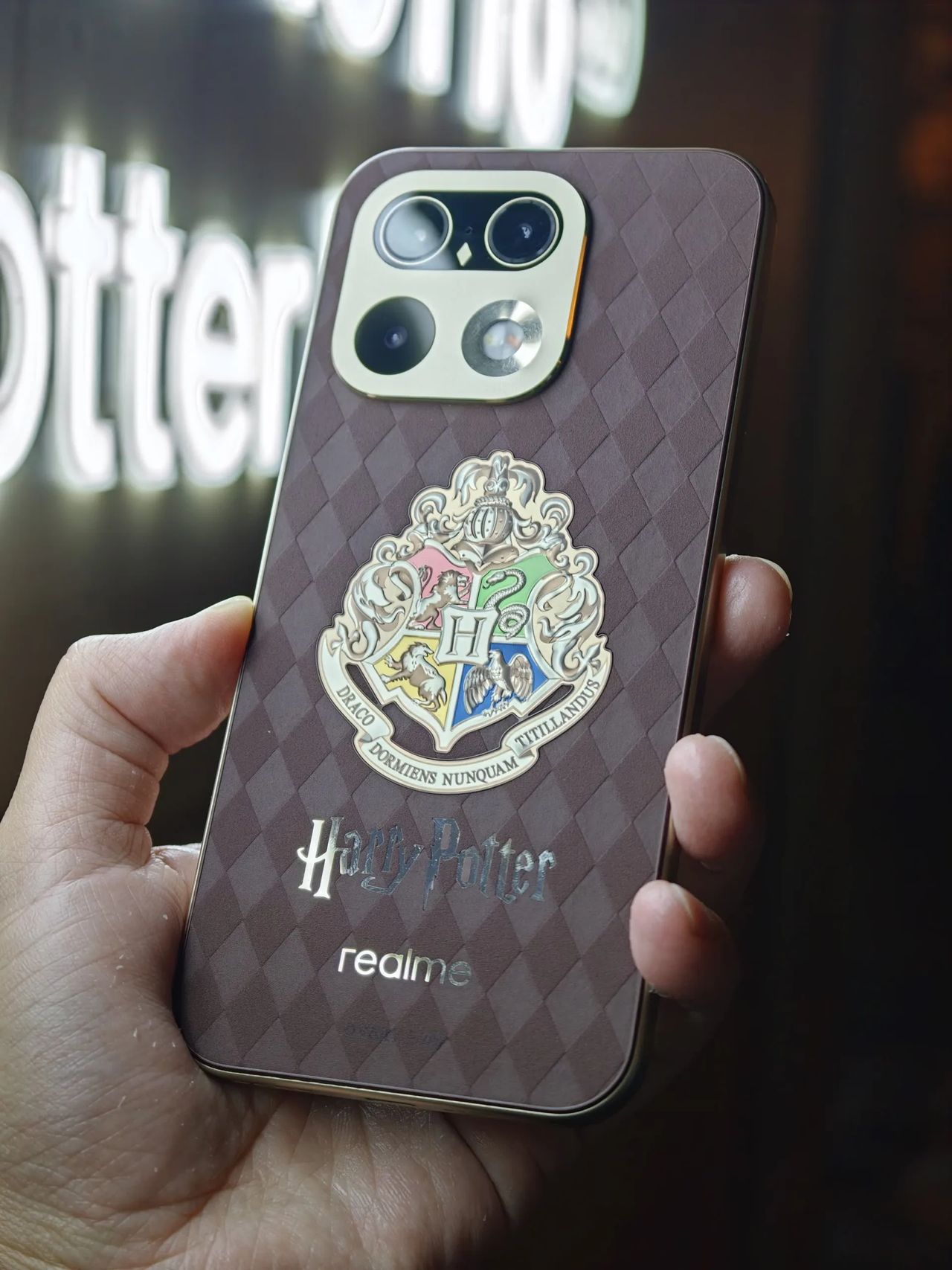 realme Luncurkan realme 16 Pro dan Buds T500 Pro Edisi Harry Potter dengan Spesifikasi Tinggi dan Jumlah Terbatas